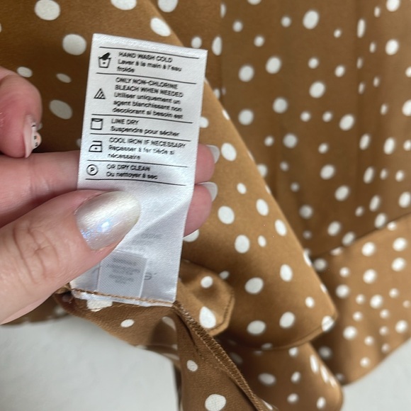 NWT Vince Tossed Dot Button-front Silk Blouse In Brown - Picture 14 of 14